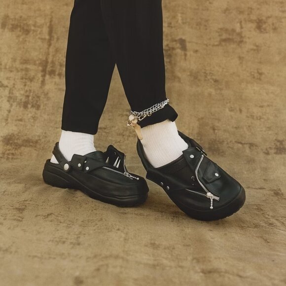 NEW. CROCS BEAMS PLUS - Picture 2 of 2